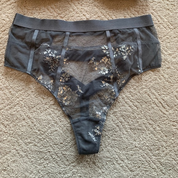 NWOT Victoria’s Secret Lingerie Set - Picture 2 of 5